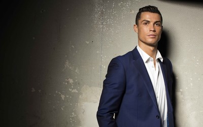 华体会焦点-凯恩赛后冰敷膝盖